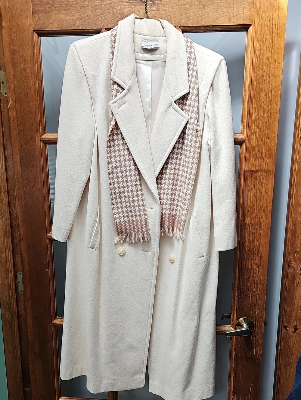 Timeless Cream Long Trench Coat with Houndstooth Scarf